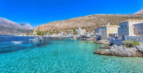Riglia House | Mani's Aura Seaside-Enchanting Stone Gem