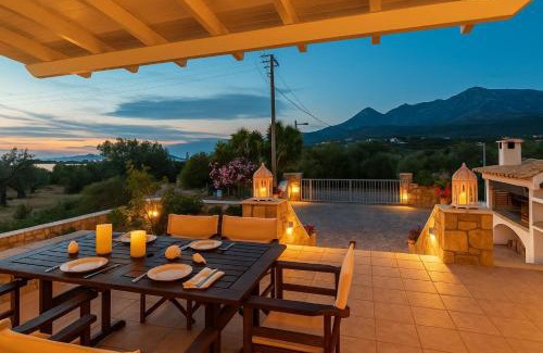 Riglia Apartment | Mani's Aura Seaside-Spacious Summer Retreat