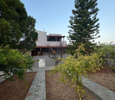 Alika House | Mani Spot in Almiro