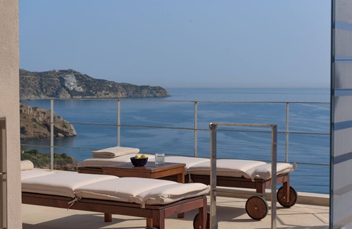 Linoperamata Villa | Manificus Suite V, with Heated Pool Just for Two