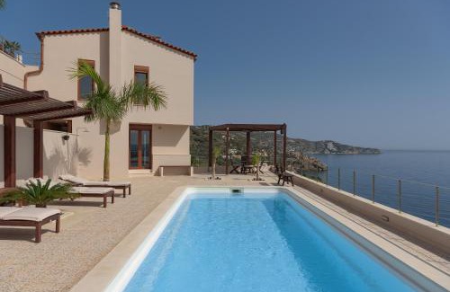 Linoperamata Villa | Manificus Villas, with Heated Pool, By ThinkVilla