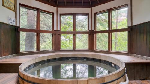 Telluride House | Manitou River House 113 by AvantStay A Location