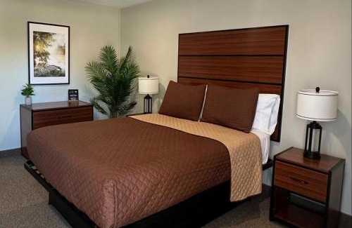 Manitoulin District Hotel | Manitoulin Inn
