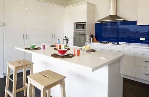 Jindabyne House | Manna Tree Farm - Modern 3BR House on 100 Acres l Mountain Views l WiFi l BBQ l Wo