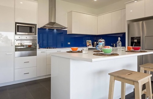 Jindabyne House | Manna Tree Farm - Modern 3BR House on 100 Acres l Mountain Views l WiFi l BBQ l Wo