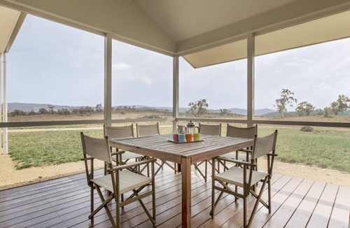 Jindabyne House | Manna Tree Farm - Modern 3BR House on 100 Acres l Mountain Views l WiFi l BBQ l Wo