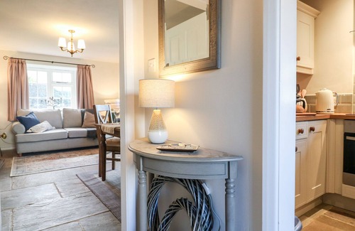 Great Longstone House | MANOR BARN COTTAGE, family friendly in Great Longstone