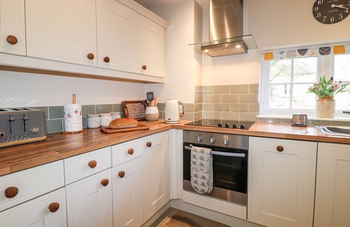 Great Longstone House | MANOR BARN COTTAGE, family friendly in Great Longstone