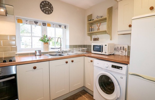 Great Longstone House | MANOR BARN COTTAGE, family friendly in Great Longstone