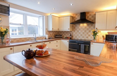 Reighton House | MANOR FARMHOUSE, pet friendly, character holiday cottage in Filey