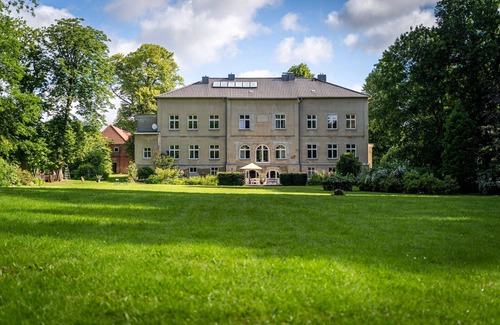 Baumgarten House | Manor Lakeside Escape