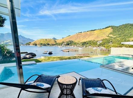 Ponta do Sape House | mansão pé na areia Angra