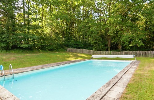 Saint-Georges-de-Montclard Villa | Mansion in Aquitaine with Private Pool