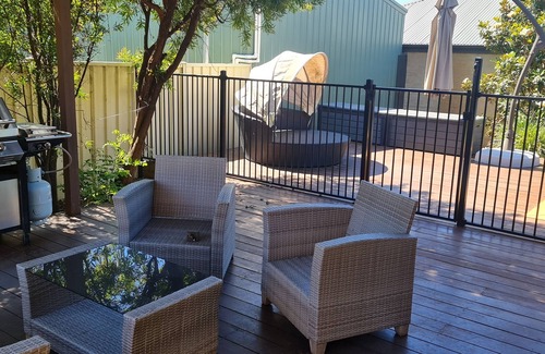 Mansfield House | Mansfield House with Solar Heated Pool - Pet & Disable Friendly