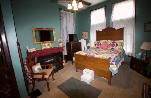 Lockerbie Square Bed & Breakfast | Mansion on The Mile B&B