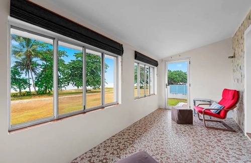 Kurrimine Beach House | Manta Ray on the Beach