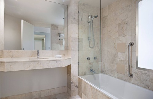 Surfers Paradise Hotel | Mantra on View Hotel