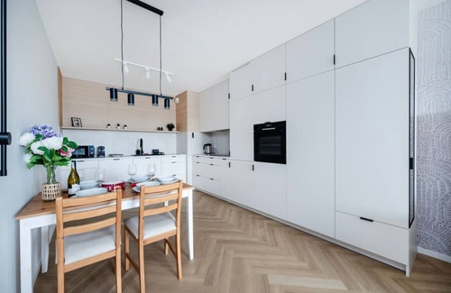 Lodz Apartment | Manufaktura Suites - 76m2, Parking, A/C