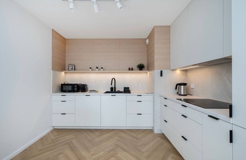 Lodz Apartment | Manufaktura Suites - 76m2, Parking, A/C