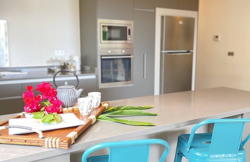 Punaauia Condo | Manuia luxury apartment - Tahiti, Punaauia -Wi-Fi/Netflix/pool & gym