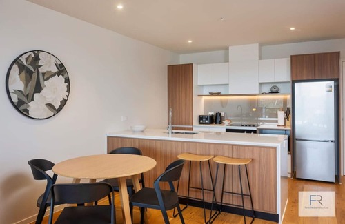 Onehunga Apartment | Manukau Harbour Views