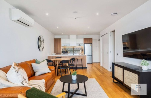 Onehunga Apartment | Manukau Harbour Views