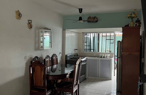 Manzanillo House | Manzanillo Cozy Stay - Central Location, 10 Mins to the Beach
