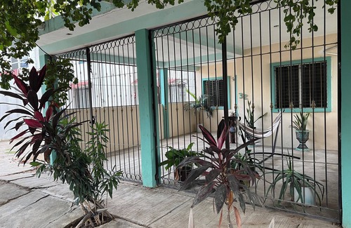 Manzanillo House | Manzanillo Cozy Stay - Central Location, 10 Mins to the Beach