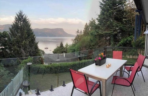 Maple Bay House | Maple Bay with ocean view and beach close by. Message host for Snowbird stays