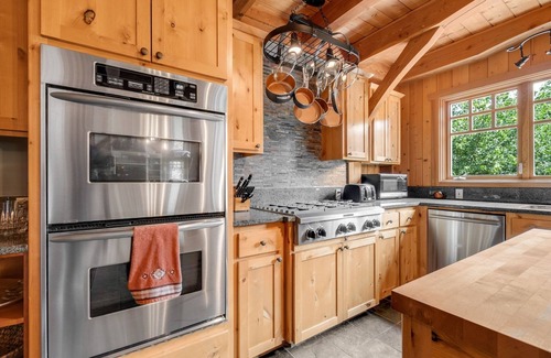 Stevenson House | Maple Hill Lodge, Stevenson, WA Retreat, Hot Tub, AC, near recreation!