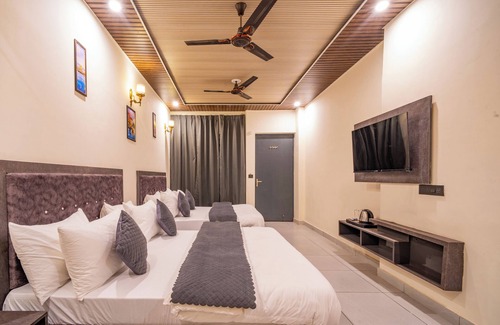Lansdowne Hotel | Maple Hill Resort