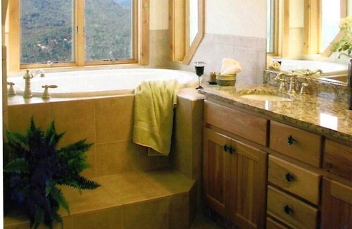 Waynesville House | Maple Leaf Lodge in Gated Smoky Mountain Retreat Community