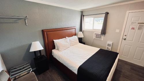 Okanagan-Similkameen Hotel | Maple Leaf Motel & RV Park Resort