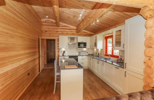 Castle Bytham Cottage | MAPLE LODGE, family friendly, with pool in Greetham, Rutland