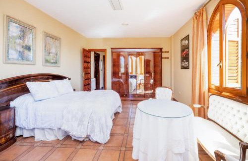 Baza House | Maravilloso chalet con piscina en Baza