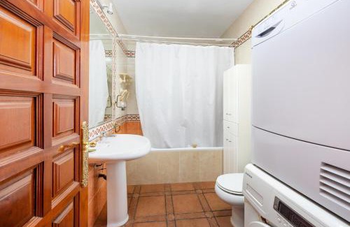 Baza House | Maravilloso chalet con piscina en Baza