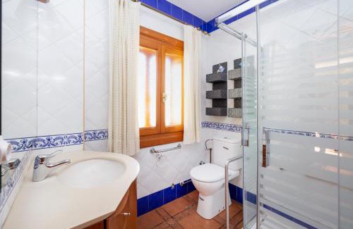 Baza House | Maravilloso chalet con piscina en Baza