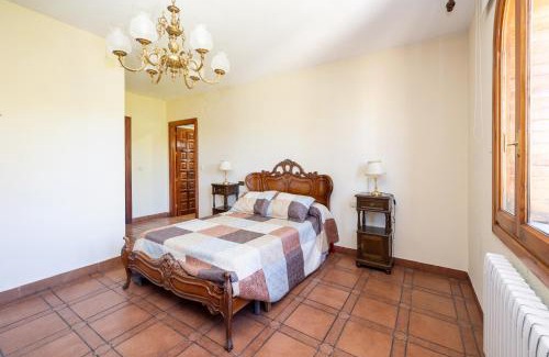 Baza House | Maravilloso chalet con piscina en Baza