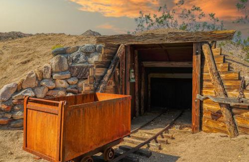Joshua Tree House | @ Marbella Lane - The Wine Mine Desert Escape