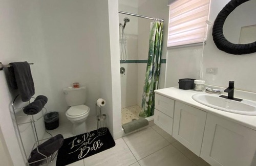Dickenson Bay Apartment | Marble Hill vue imprenable sur St-John's