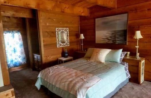 Camden Condo | March/April Spring special: sleeps 10 with boat dock on TN River/KY Lake
