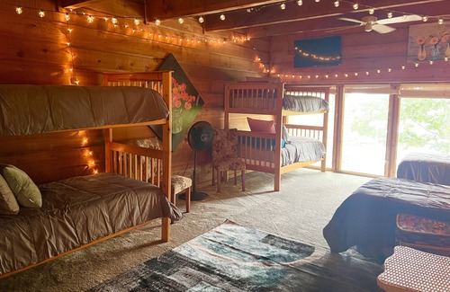 Camden Condo | March/April Spring special: sleeps 10 with boat dock on TN River/KY Lake