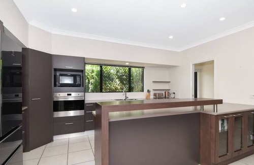 Bushland Beach House | Margarita Manor walk to beach!