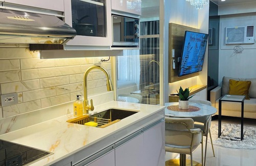 Malate Condo | Maria`s Suite near Manila Bay & Aiport with FREE Pool Access