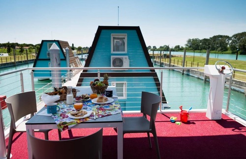 Lignano Sabbiadoro Boat Rental | Marina Azzurra Resort Houseboat Lagoon für 6 Personen