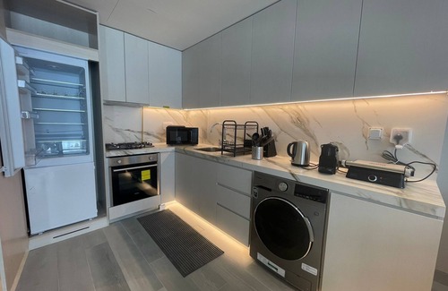 Jebel Ali Apartment | Marina Gem: Chic & Comfy, Balcony, 10min to Beach