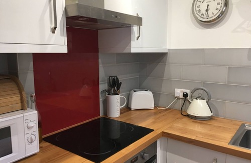 Cowes House | Marina House: lovely coastal home. Cowes, IOW (sleeps up to six guests).