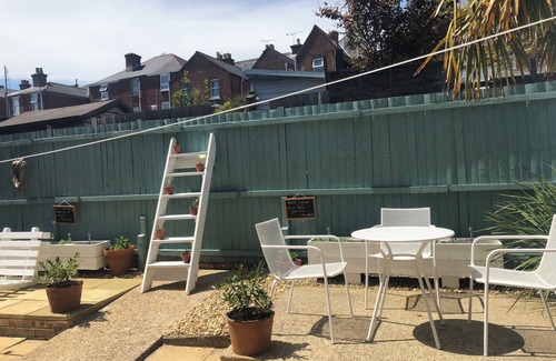 Cowes House | Marina House: lovely coastal home. Cowes, IOW (sleeps up to six guests).