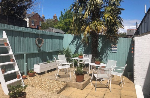 Cowes House | Marina House: lovely coastal home. Cowes, IOW (sleeps up to six guests).