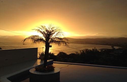 Niteroi House | Marina's Praia Itaipu